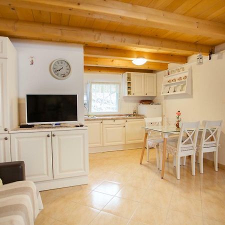 Buc-Vila Nada Villa Cres Eksteriør billede